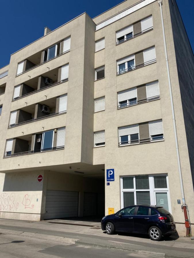 Apartment Maris - Free Parking Загреб Екстер'єр фото